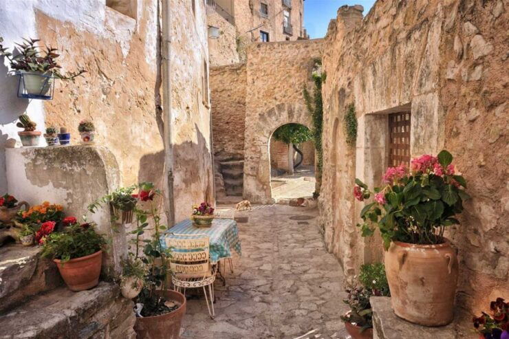 From Valencia: Bocairent and Covetes Dels Moros Day Trip - Experience the Charm of Bocairent