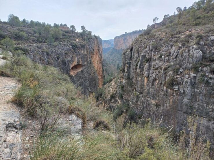 From Valencia: Chulilla Hanging Bridges Hiking and Swimming - Itinerary