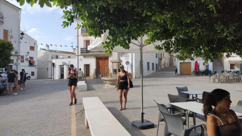 From Valencia: Excursion to Chulilla + hike and kayak tour on the lake - The Reservoir: A Perfect Spot for Kayaking