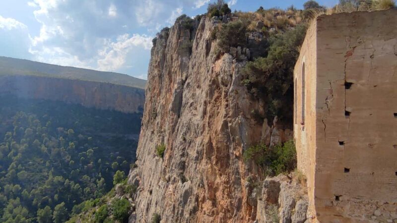 From Valencia: Excursion to Chulilla + hike and kayak tour on the lake - The Logistics: What to Expect