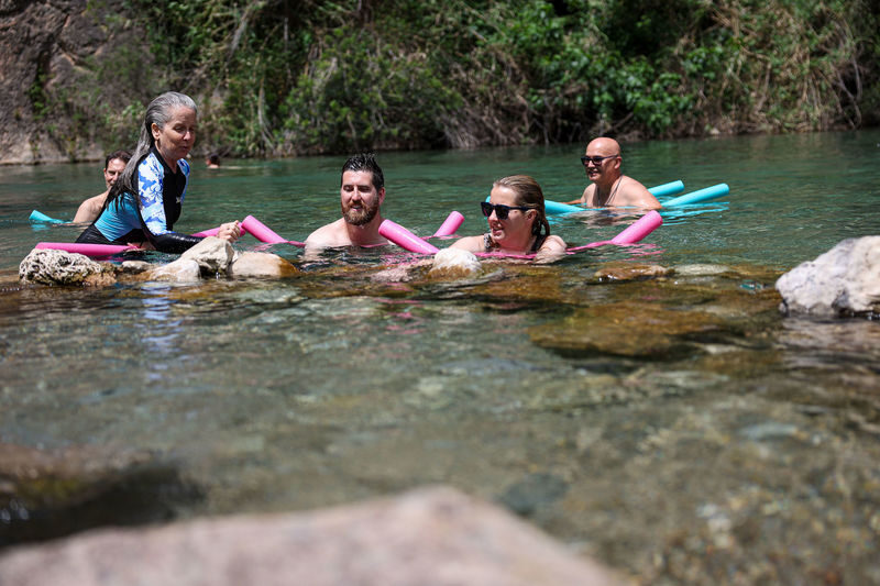 From Valencia: Montanejos Thermal Springs, Half day tour - What the guide and included transport add