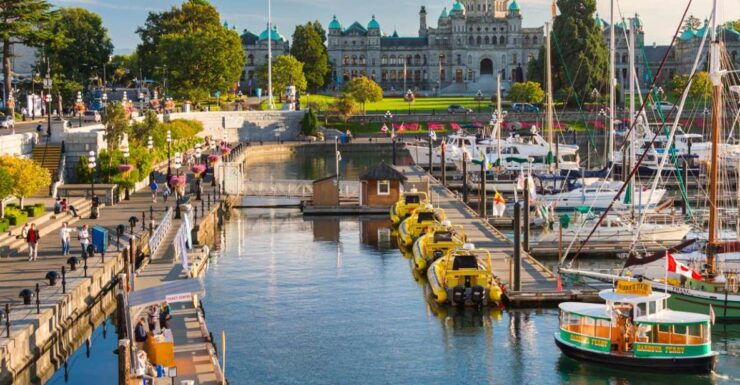 From Vancouver: Full-Day Victoria & Butchart Gardens Tour - Live Tour Guide Information