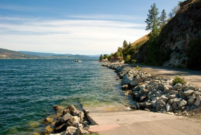 From Vancouver:4-Day Columbia Icefield & Banff National Park - Included Services