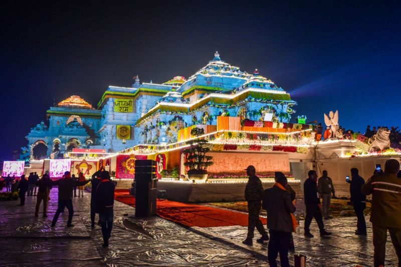 From Varanasi to Ayodhya: A Journey into the Divine - Lunch, then a higher view at Hanuman Garhi