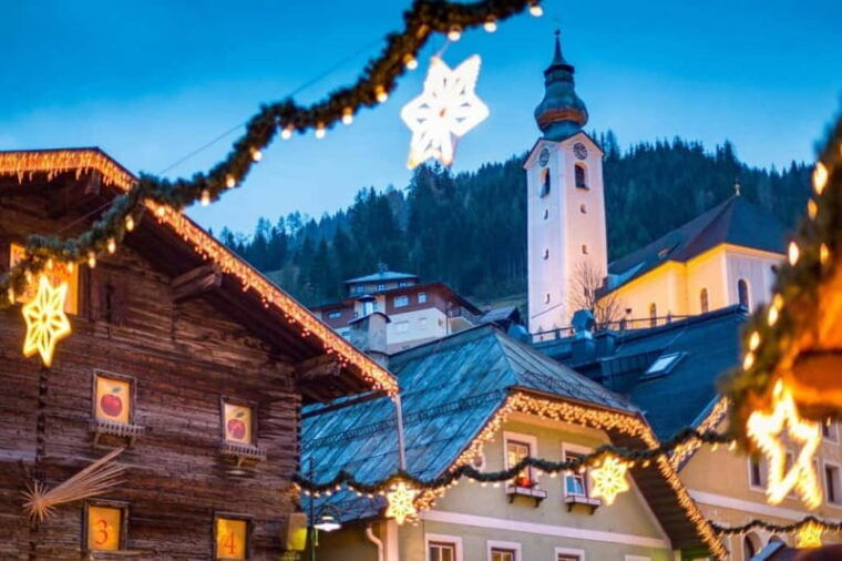 From Vienna: Christmas Markets Day Trip to Hallstatt 2025 - Analyzing the Value