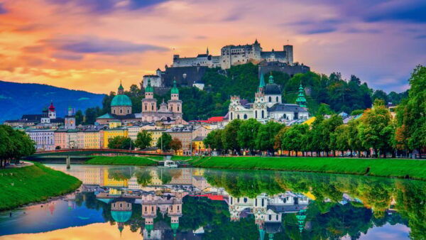 From Vienna: Day Tour to Hallstatt and Salzburg & Boat Ride - Scenic Boat Ride on Lake Hallstatt