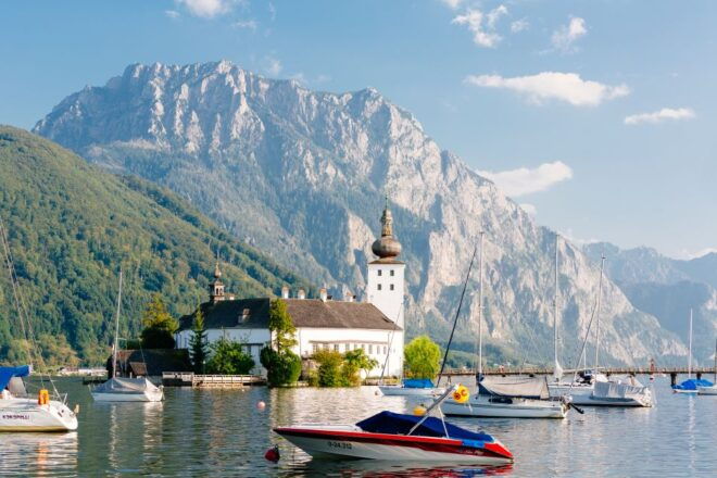 From Vienna: Full Day Trip to Hallstatt and Salzkammergut - Exploring Hallstatts UNESCO Heritage Site