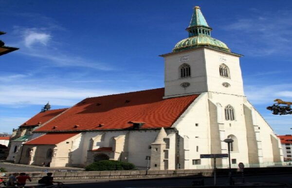 From Vienna: Private Day Tour of Devin Castle & Bratislava - Itinerary Options