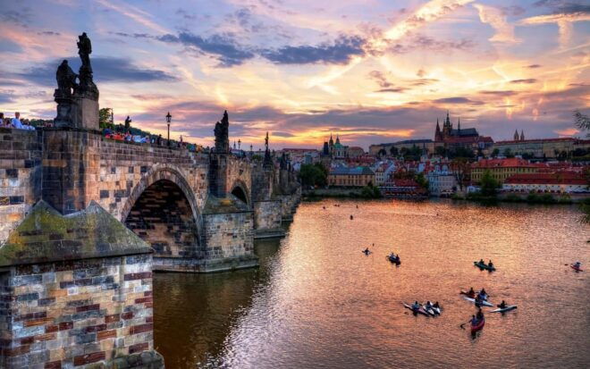 From Vienna: Private Guided Tour to Prague - Iconic Landmarks