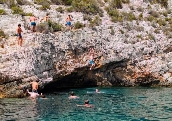 From Vis: Speedboat Tour - Vis, BišEvo & Blue Cave (Private) - Guide and Languages