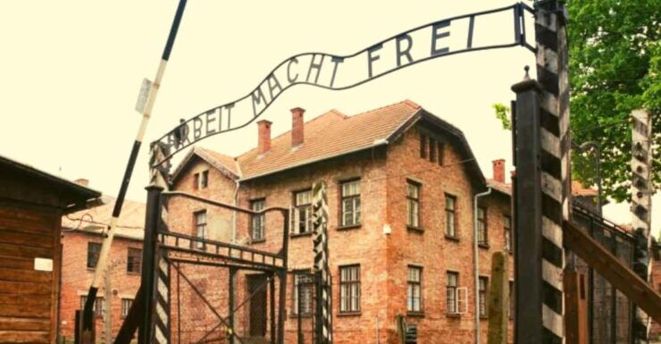 From Warsaw: Auschwitz Day Tour by Private Car With Lunch - Itinerary