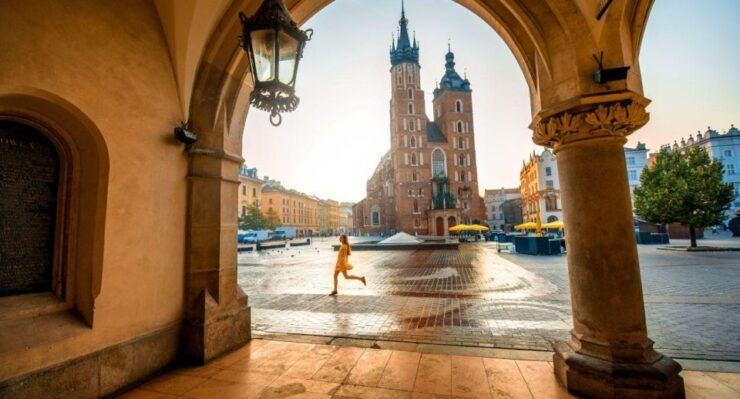 From Warsaw: Guided Tour to Wieliczka Salt Mine and Krakow - Experience and Activities Highlights