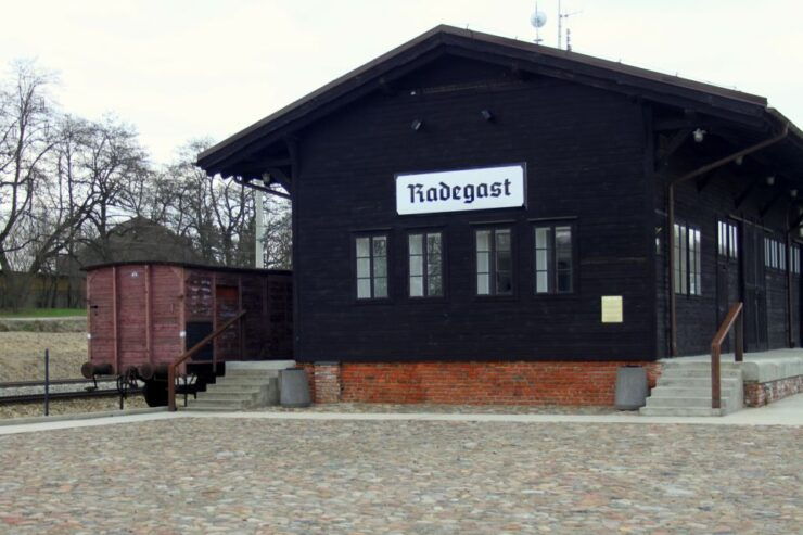 From Warsaw: Lodz & Litzmannstadt Jewish Ghetto Private Tour - Experience Highlights