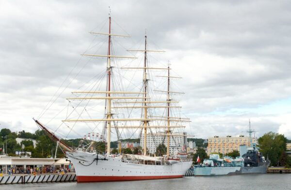 From Warsaw: One Day Private Tour to Gdansk and Sopot - Exploring Historic Gdansk
