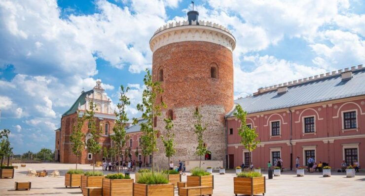 From Warsaw: Tour to Majdanek Concentration Camp and Lublin - Detailed Tour Description