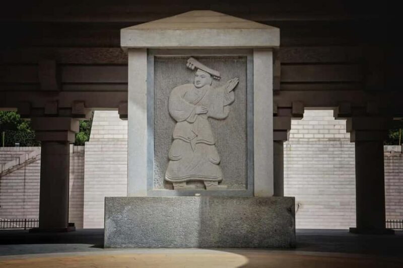 From Xi'an: Hukou Waterfall & Huangdi Mausoleum 1-Day Tour - Pricing & Value