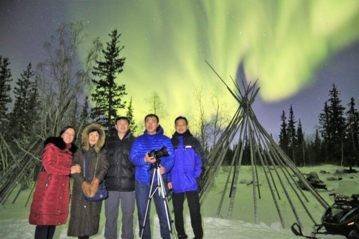 From Yellowknife: Northern Lights Bus Tour With Photographer - Experience the Northern Lights Phenomena