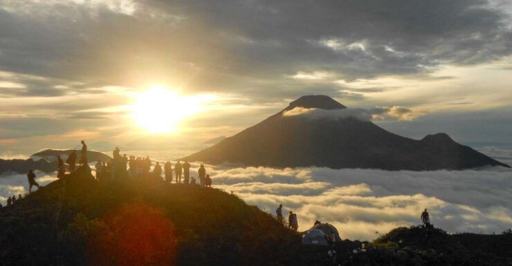 From Yogyakarta: Dieng Plateau Golden Sunrise Guided Trip - Activity Duration and Guide