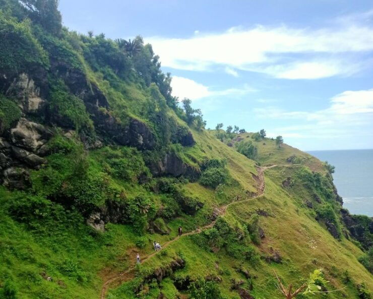 From Yogyakarta: Pengilon Hill and Hidden Beach - Activity Details