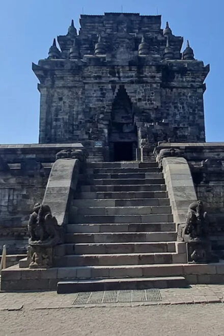 From Yogyakarta:Borobudur Climb With Ticket & Mendut Temple - Itinerary Highlights