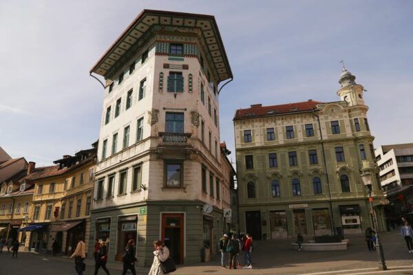From Zagreb: Ljubljana and Lake Bled Small Group Guided Tour - Pickup and Transportation