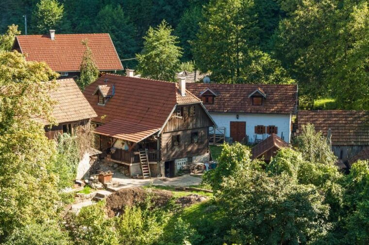 From Zagreb: Private Day Trip to Plitvice Lakes & Rastoke - Transport and Logistics