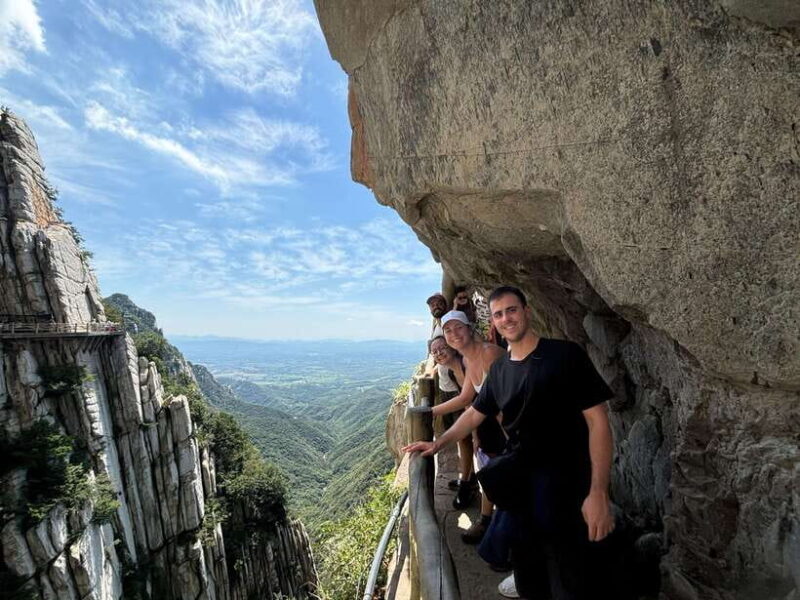 From Zhengzhou: Shaolin Temple and Longmen Grottoes Day Tour - Exploring the Shaolin Temple: The Birthplace of Kung Fu and Zen
