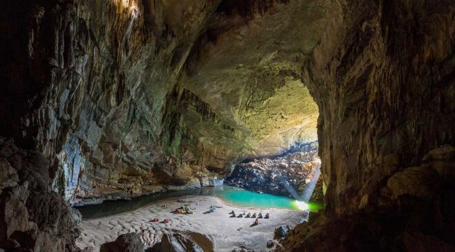 FromNinh Binh To Phong Nha:Paradise Cave,Dark Cave Adventure - Day Trip