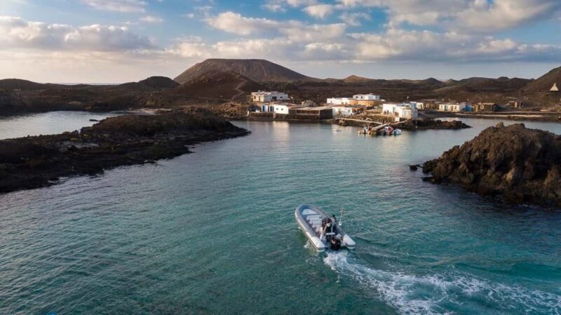Fuerteventura: 1-hour private mini-cruise to Lobos Island - Introducing the experience