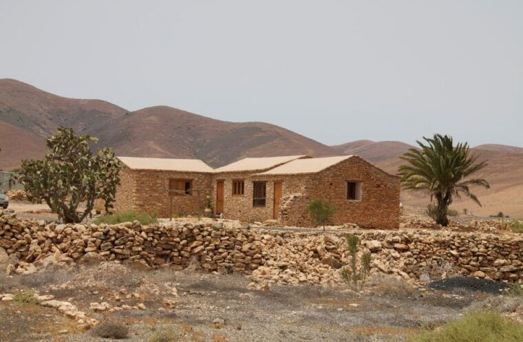 Fuerteventura: Full Day Tour With Lunch - Traditional Lunch Experience