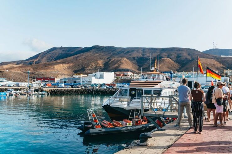 Fuerteventura: Glass Bottom Boat Cruise With Lunch & Drinks - Experience