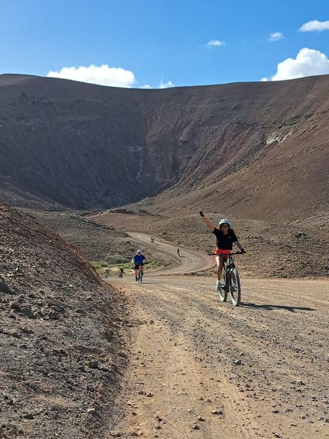 Fuerteventura Norte: Coast to Coast E-Bike Tour - Walking Across Barranco De Los Enamorados