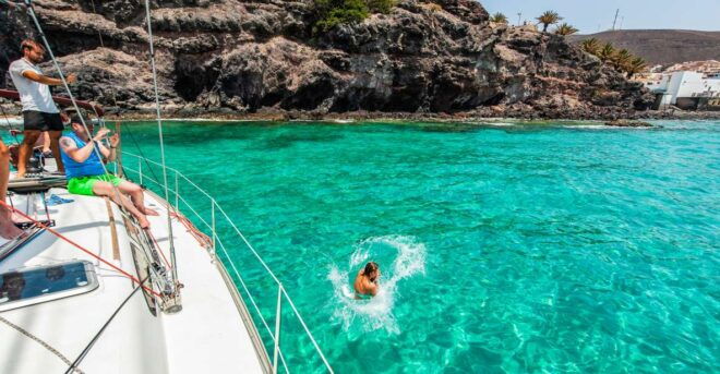 Fuerteventura: Sailing With Snorkeling and Dolphin Watching - Duration and Language Options