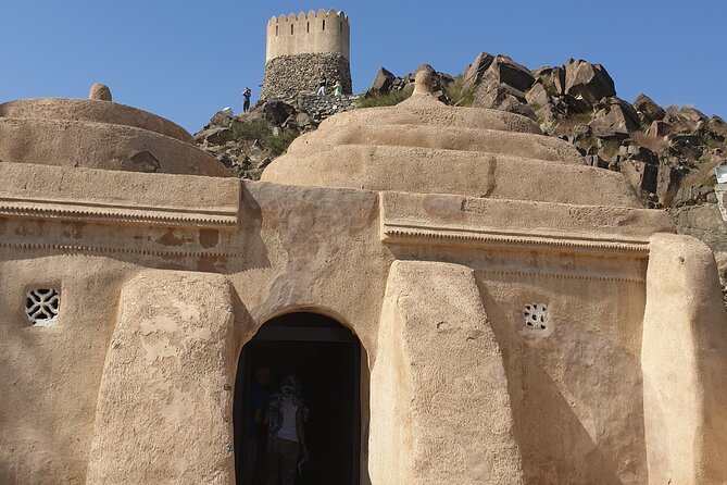 Fujairah Private City Tour From Dubai With Transfer - Weather Conditions and Minimum Travelers Requirement