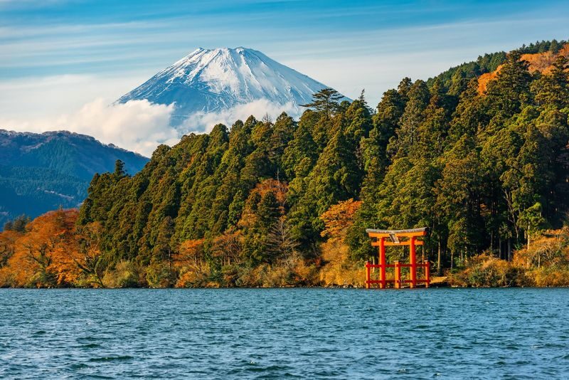 Fuji Hakone Day Trip | Hakone Pirate Ship, Hakone Ropeway, Hakone Shrine, Stroll Enoshima | Departure from Tokyo Shinjuku - A fast route from Tokyo to Hakone and Enoshima