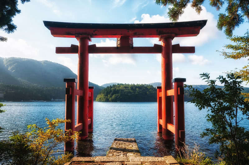 Fuji Hakone Day Trip | Hakone Pirate Ship, Hakone Ropeway, Hakone Shrine, Stroll Enoshima | Departure from Tokyo Shinjuku - Hakone Shrine and the Peace Torii