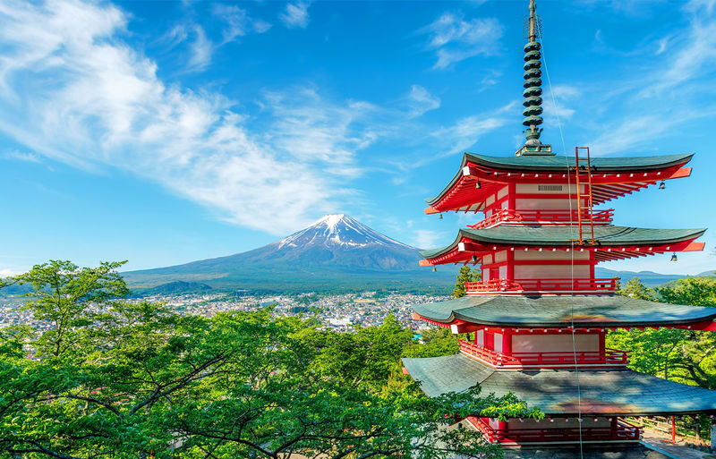Fuji Photography Tour: Arakurayama Sengen Park, Hikawa Clock Shop, Oshino Hakkai, the most beautiful Lawson convenience store, and Lake Kawaguchiko Oishi Park (Departure from Tokyo). - Oshino Hakkai gives the itinerary room to slow down