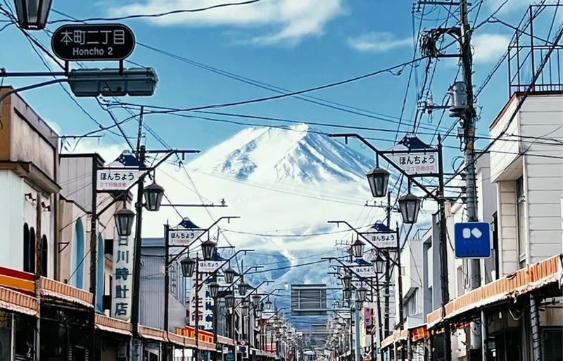 Fuji Photography Tour: Arakurayama Sengen Park, Hikawa Clock Shop, Oshino Hakkai, the most beautiful Lawson convenience store, and Lake Kawaguchiko Oishi Park (Departure from Tokyo). - Guides and traffic can shape the day