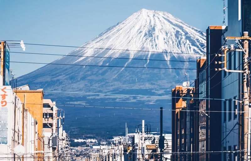 Fuji Photography Tour: Arakurayama Sengen Park, Hikawa Clock Shop, Oshino Hakkai, the most beautiful Lawson convenience store, and Lake Kawaguchiko Oishi Park (Departure from Tokyo). - Price, pace, and who will get the most from it