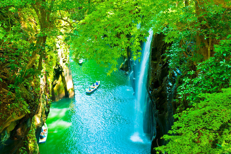 Fukuoka Aso Takachiho Gorge Day Tour (including boat ride experience) - Guides, group pace, and the value of the bus