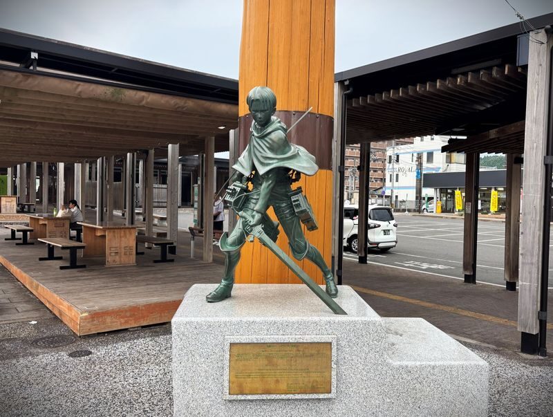 Fukuoka Attack on Titan Full-Day Pilgrimage Tour with Levis Bronze Figure - The guides add more than commentary