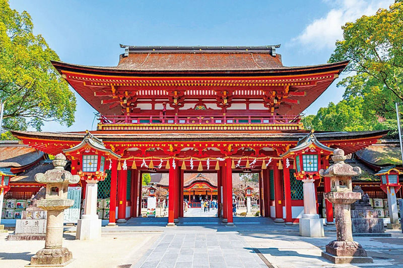 Fukuoka Dazaifu Tenmangu & Yufuin Full-Day Tour - At Dazaifu Tenmangu, listen for the details