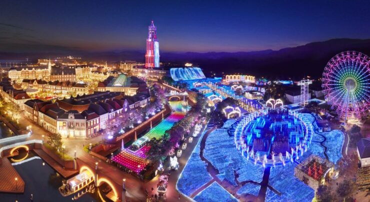 Fukuoka: Huis Ten Bosch Theme Park Ticket With Transfers - Experience