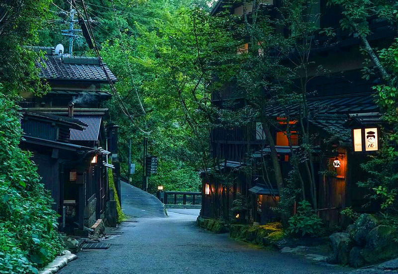 Fukuoka Mount Aso and Kurokawa Onsen Volcano Day Trip Experience - Komonzuka: another stop in a packed circuit