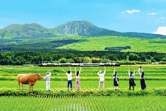 Fukuoka: Mt.Aso, Miyazaki, Takachiho Gorge boat/Beef Lunch Tour - Kusasenri Grasslands: A Mecca for Nature Lovers and Horseback Riders