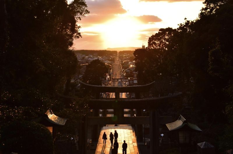 Fukuoka private car charter service: Mojiko, Karato Market, Kokura Castle, Miyajidake Shrine, Munakata Taisha, Kawachi Wisteria Garden, Sarakurayama night view, etc. - Miyajidake Shrine and Munakata Taisha, two distinct visits