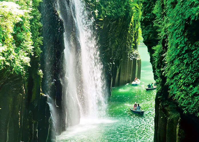 Fukuoka Takachiho Gorge & Kusasenri One-Day Bus Tour - A bus makes the route possible, with a comfort trade-off