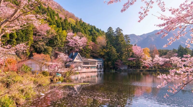 Fukuoka Yufuin & Nyorinji Temple Full-Day Experience - Yufuin: lovely to browse, hard to linger