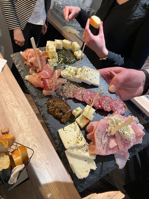 Fulda: Guided Wine Tasting With Wines and Wine Companions - Social Environment