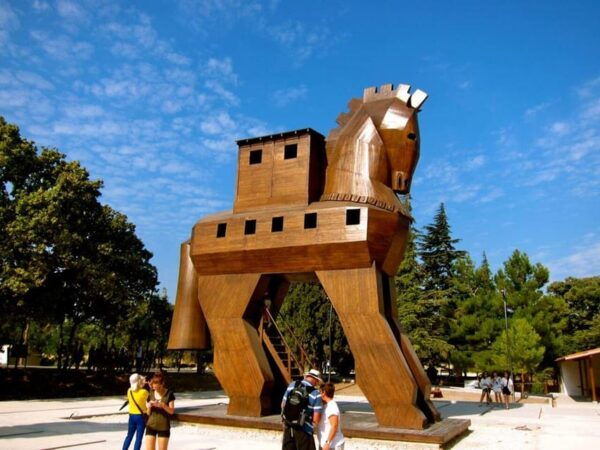 Full Ancient Troy Day Guided Tour From Istanbul With Lunch - Religious Beliefs and Lifestyle